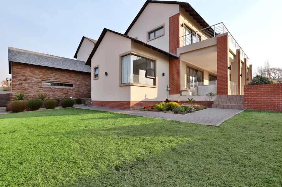 5 Bedroom Property for Sale in Waterfall Country Estate Gauteng