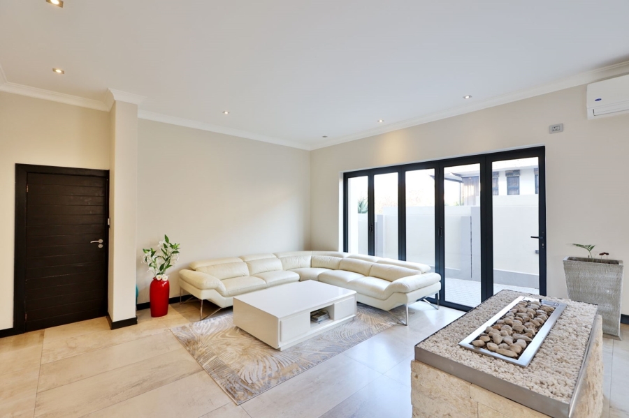 5 Bedroom Property for Sale in Waterfall Country Estate Gauteng