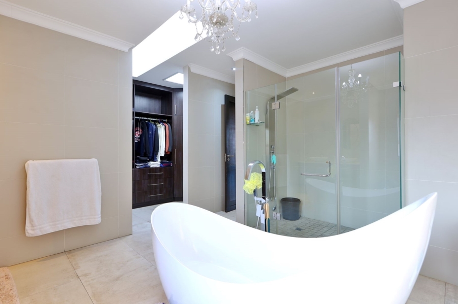 5 Bedroom Property for Sale in Waterfall Country Estate Gauteng