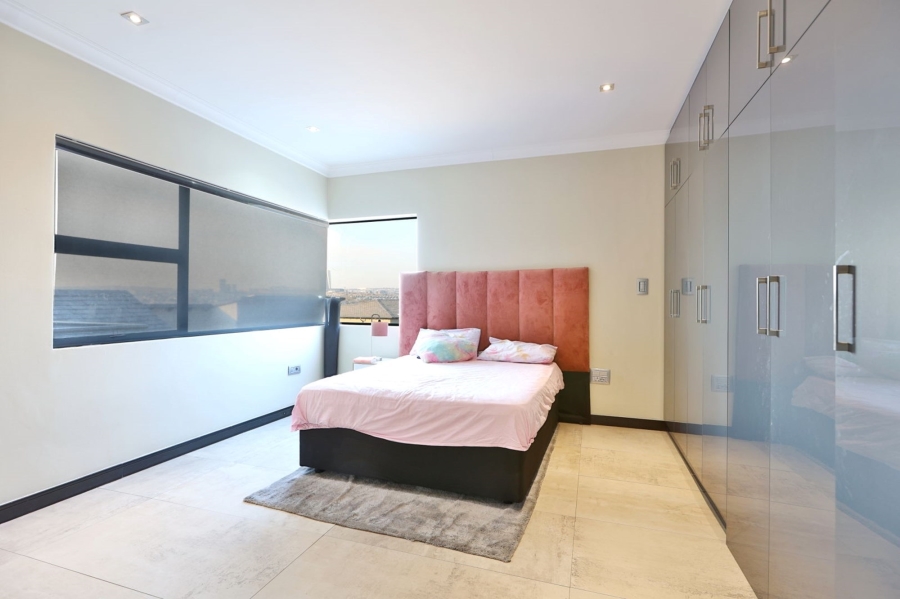 5 Bedroom Property for Sale in Waterfall Country Estate Gauteng