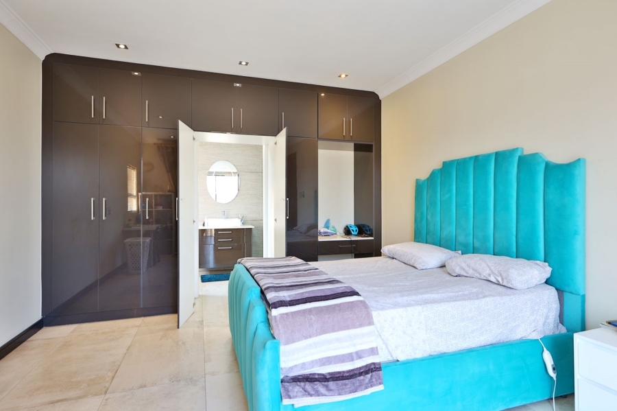 5 Bedroom Property for Sale in Waterfall Country Estate Gauteng