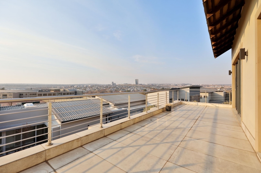 5 Bedroom Property for Sale in Waterfall Country Estate Gauteng