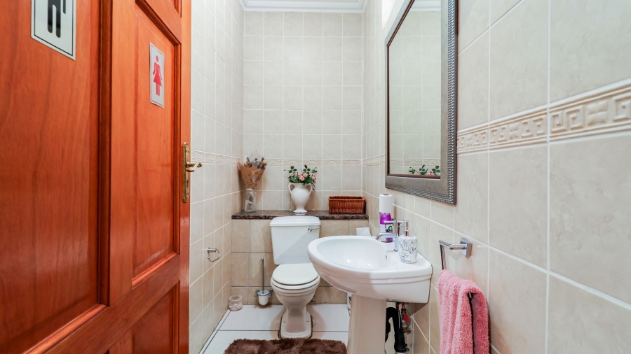5 Bedroom Property for Sale in Bryanston Gauteng