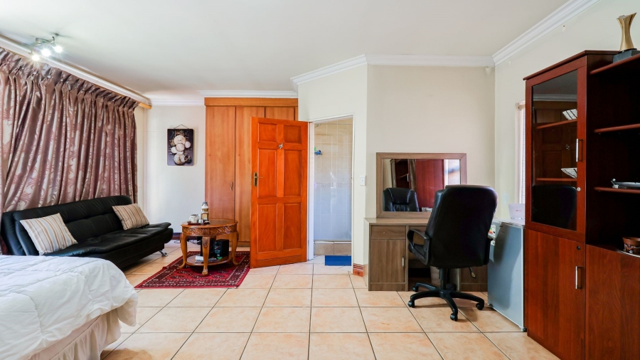 5 Bedroom Property for Sale in Bryanston Gauteng