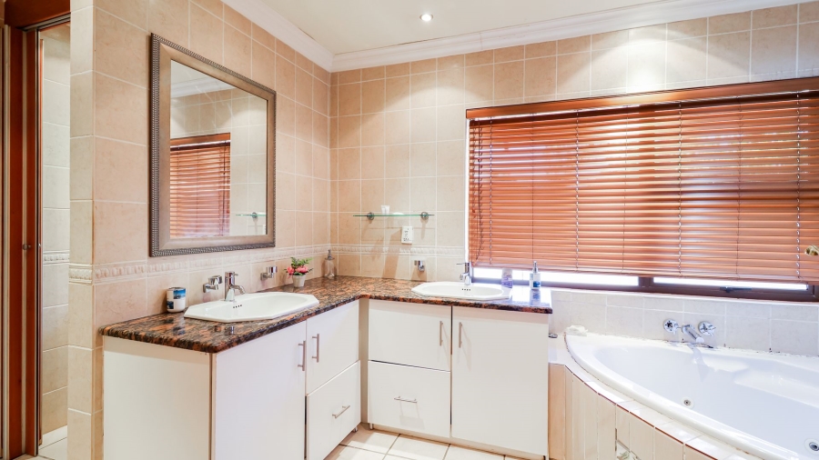 5 Bedroom Property for Sale in Bryanston Gauteng