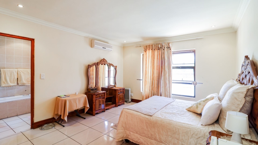 5 Bedroom Property for Sale in Bryanston Gauteng