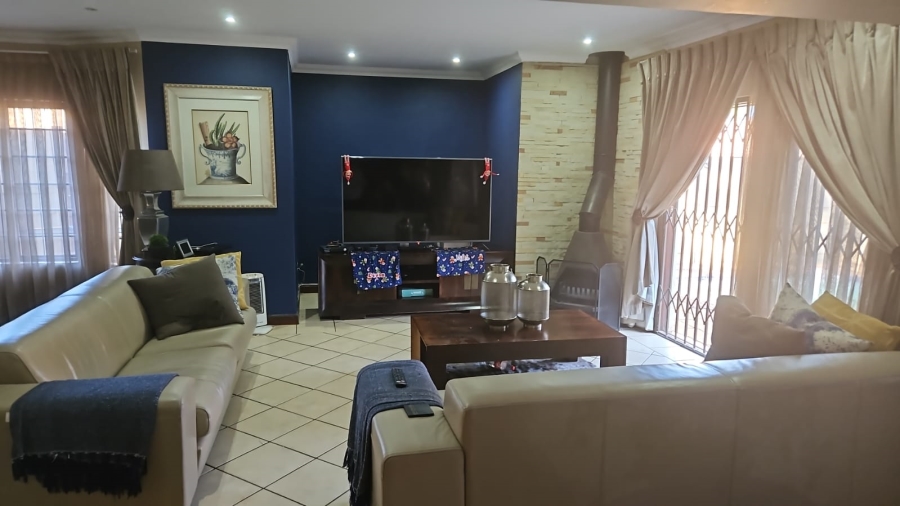 4 Bedroom Property for Sale in Wierda Park Gauteng