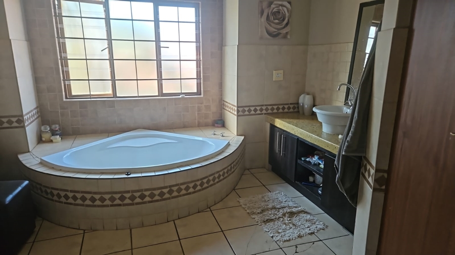 4 Bedroom Property for Sale in Wierda Park Gauteng