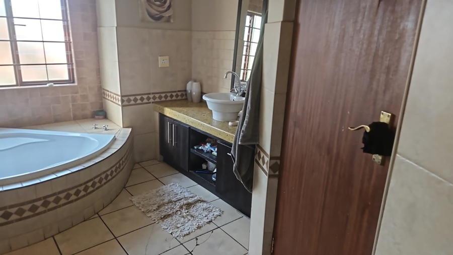 4 Bedroom Property for Sale in Wierda Park Gauteng