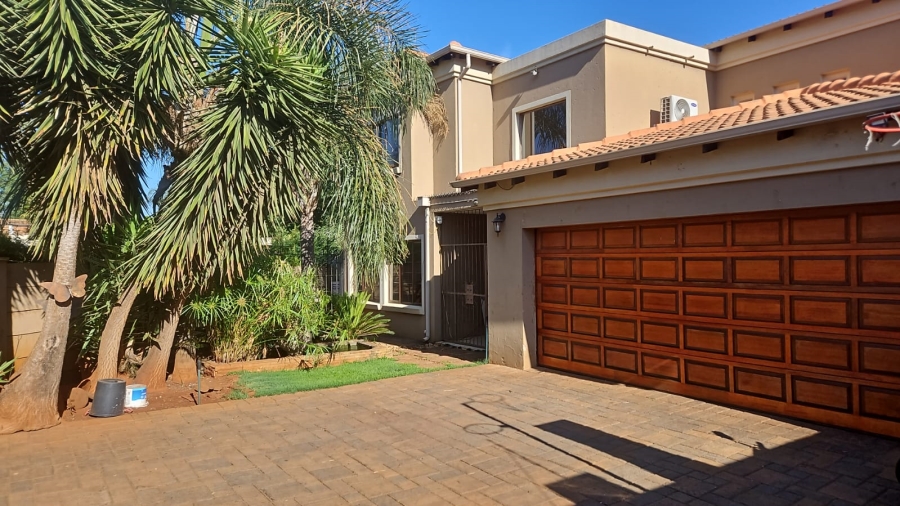 4 Bedroom Property for Sale in Wierda Park Gauteng