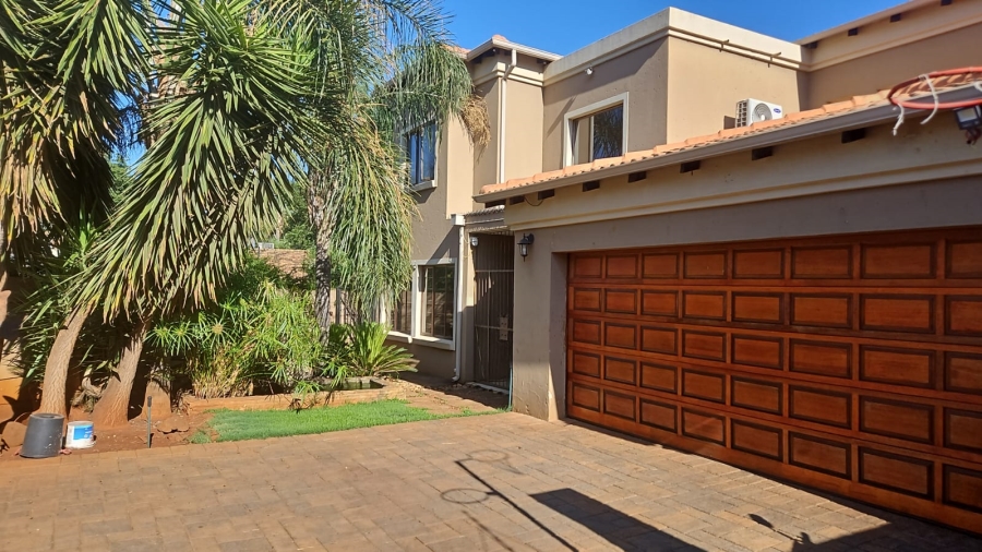 4 Bedroom Property for Sale in Wierda Park Gauteng
