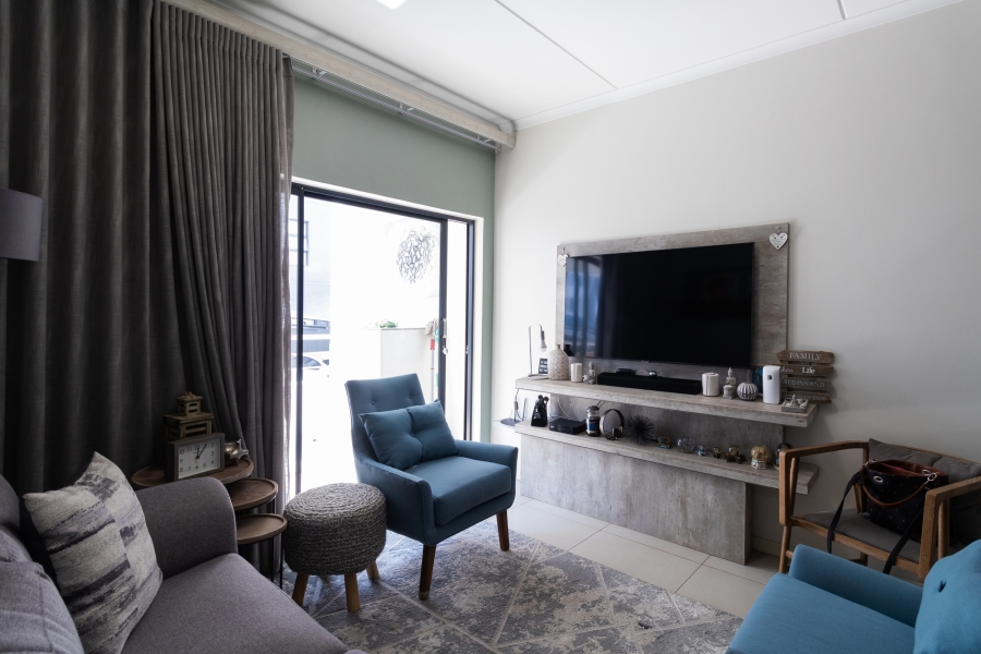 2 Bedroom Property for Sale in Erand Gardens Gauteng