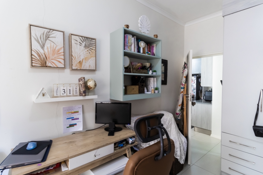 2 Bedroom Property for Sale in Erand Gardens Gauteng