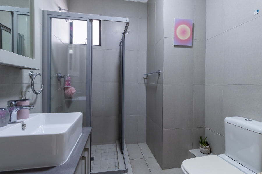 2 Bedroom Property for Sale in Erand Gardens Gauteng