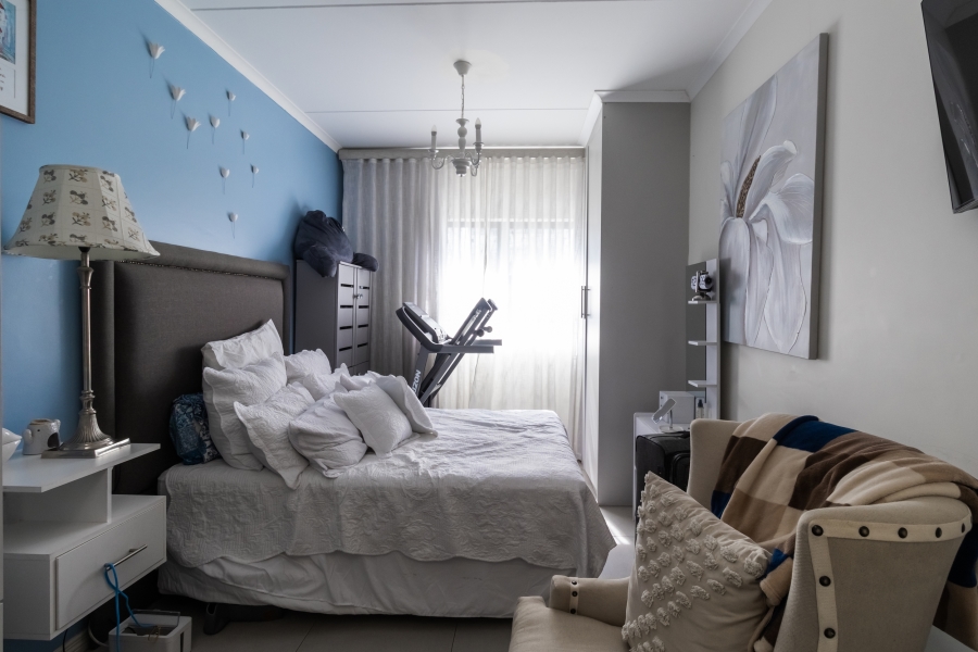 2 Bedroom Property for Sale in Erand Gardens Gauteng