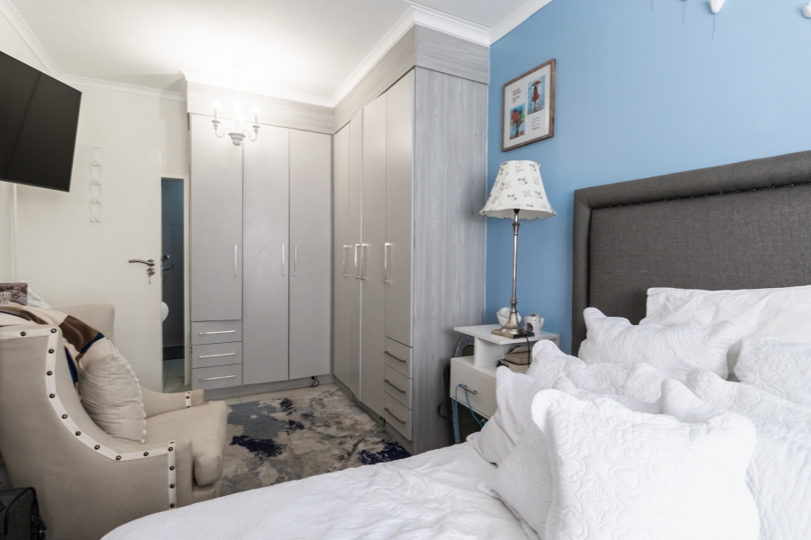 2 Bedroom Property for Sale in Erand Gardens Gauteng