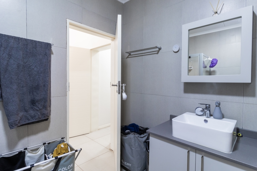 2 Bedroom Property for Sale in Erand Gardens Gauteng