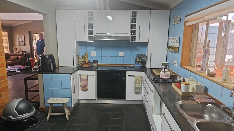 4 Bedroom Property for Sale in Eldoraigne Gauteng