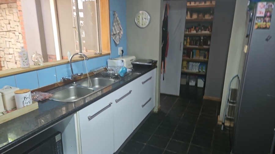 4 Bedroom Property for Sale in Eldoraigne Gauteng