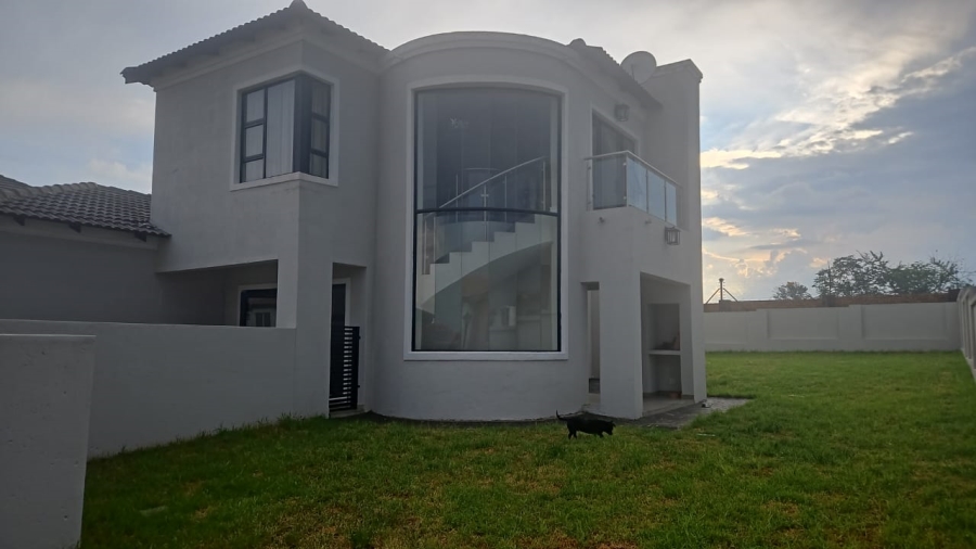 4 Bedroom Property for Sale in Blue Valley Golf Estate Gauteng