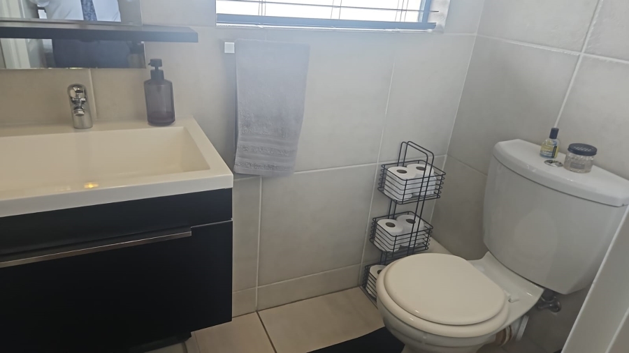 2 Bedroom Property for Sale in Greenstone Hill Gauteng