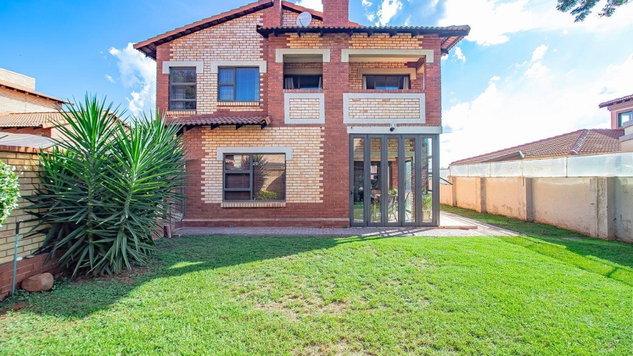 3 Bedroom Property for Sale in The Wilds Gauteng