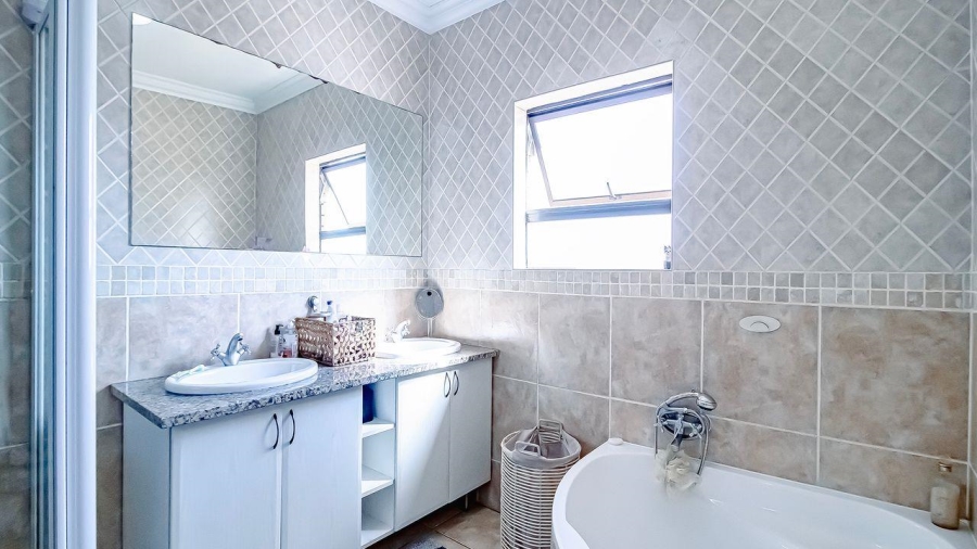 3 Bedroom Property for Sale in The Wilds Gauteng