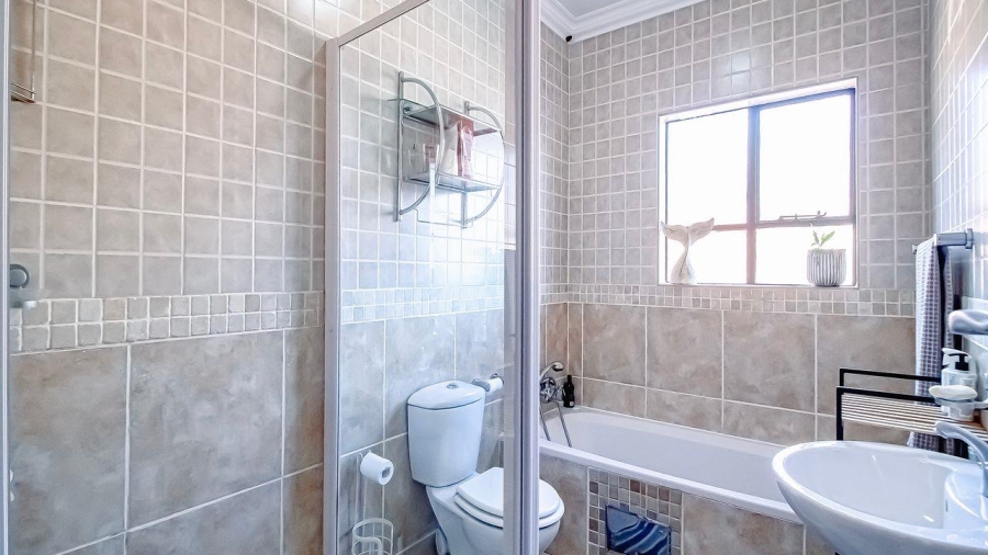 3 Bedroom Property for Sale in The Wilds Gauteng