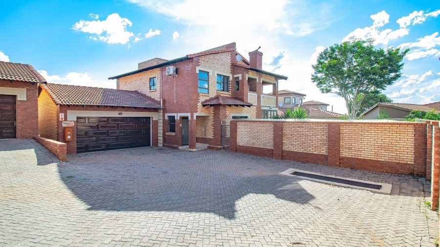 3 Bedroom Property for Sale in The Wilds Gauteng
