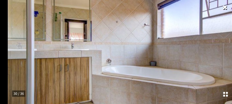 4 Bedroom Property for Sale in Glen Marais Gauteng