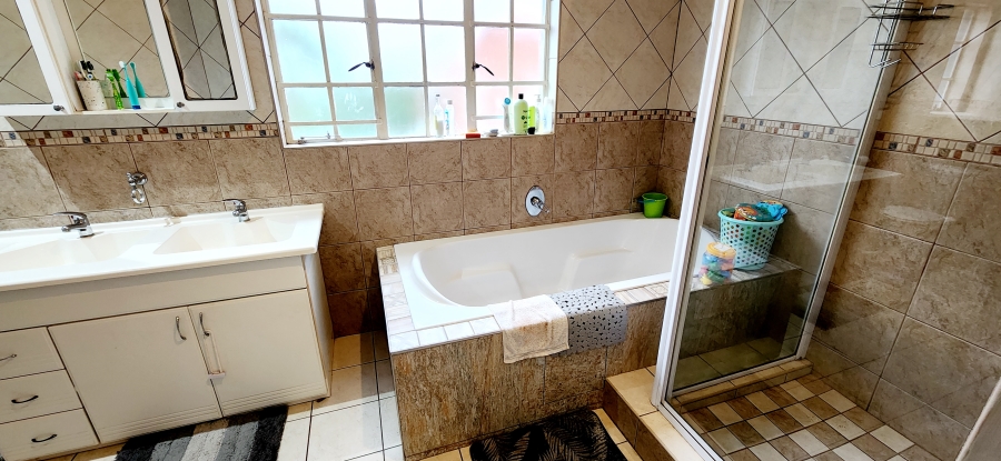 To Let 3 Bedroom Property for Rent in Murrayfield Gauteng