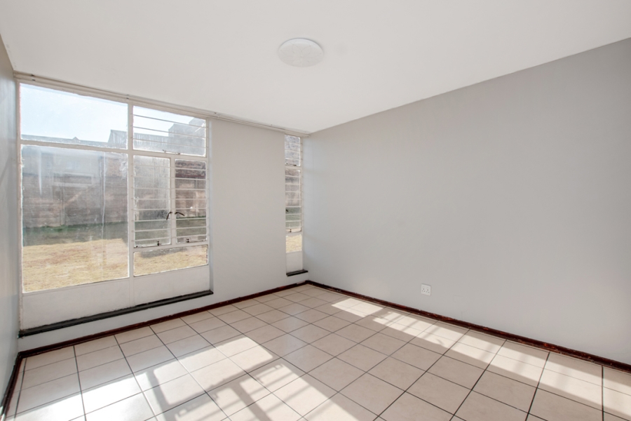 2 Bedroom Property for Sale in South Crest Gauteng
