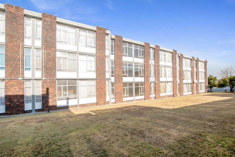 2 Bedroom Property for Sale in South Crest Gauteng
