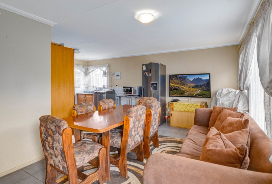 To Let 2 Bedroom Property for Rent in Rhodesfield Gauteng