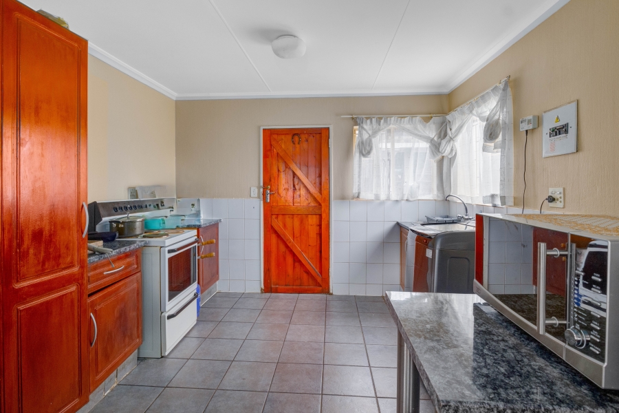 To Let 2 Bedroom Property for Rent in Rhodesfield Gauteng