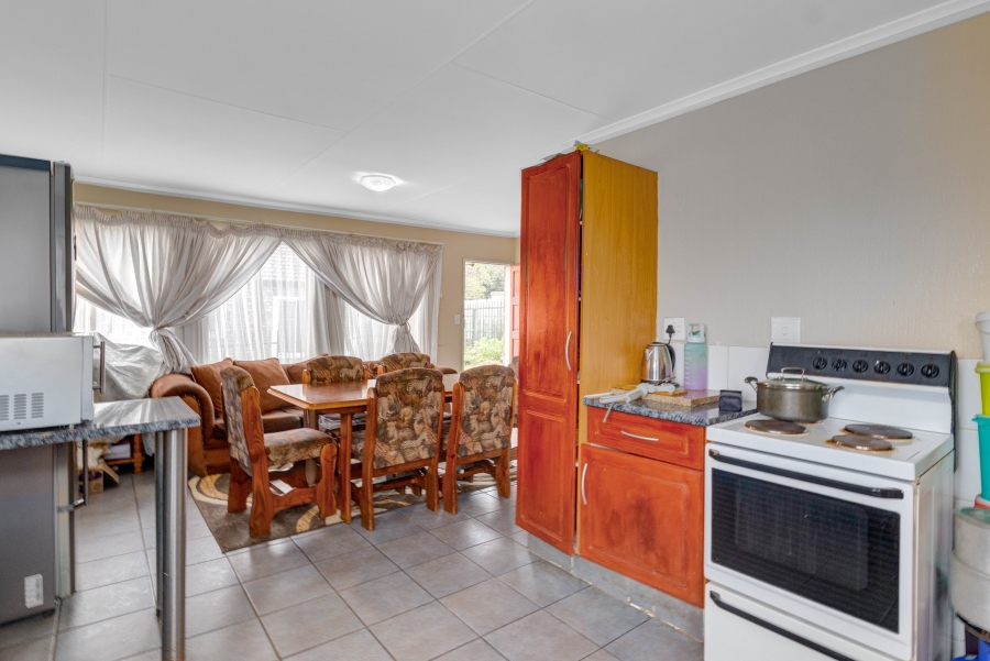 To Let 2 Bedroom Property for Rent in Rhodesfield Gauteng