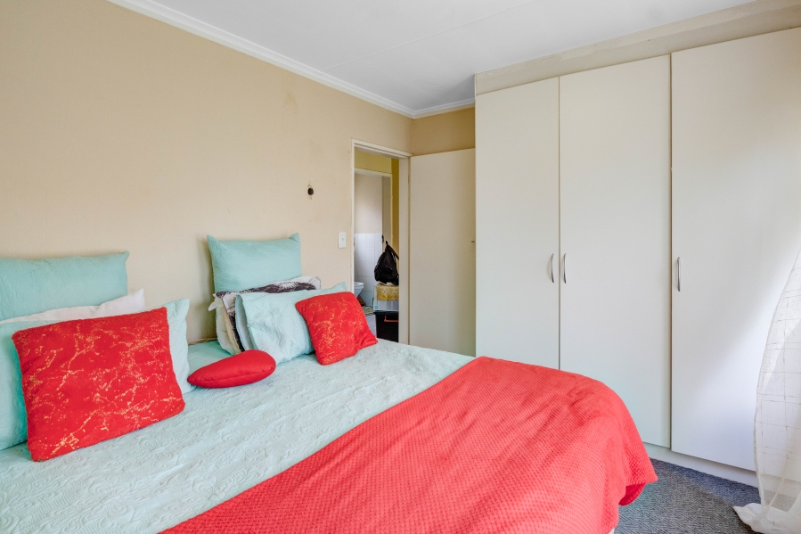 To Let 2 Bedroom Property for Rent in Rhodesfield Gauteng