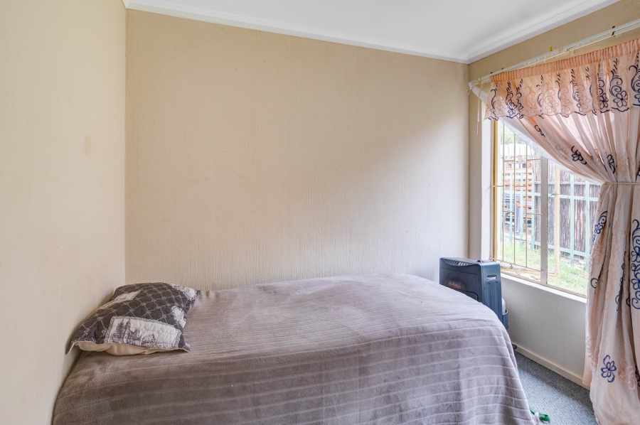 To Let 2 Bedroom Property for Rent in Rhodesfield Gauteng