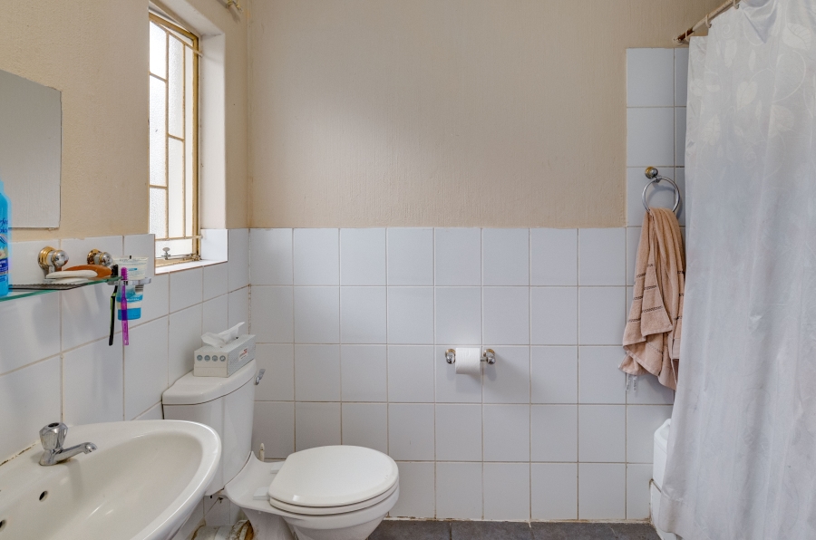 To Let 2 Bedroom Property for Rent in Rhodesfield Gauteng
