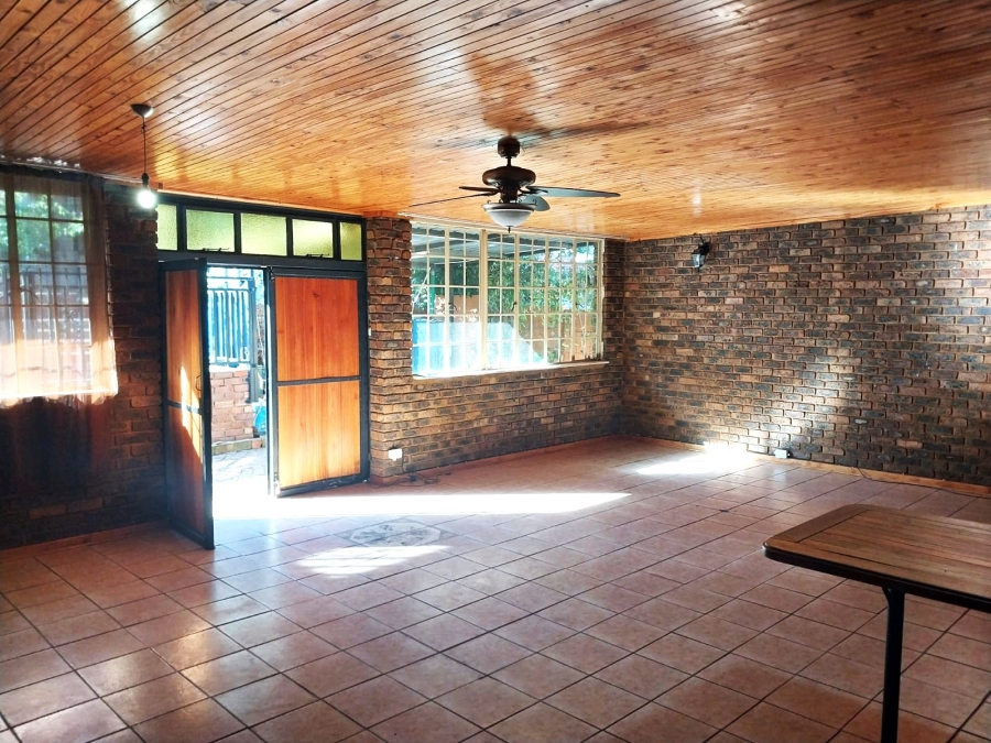 3 Bedroom Property for Sale in Mountain View Gauteng