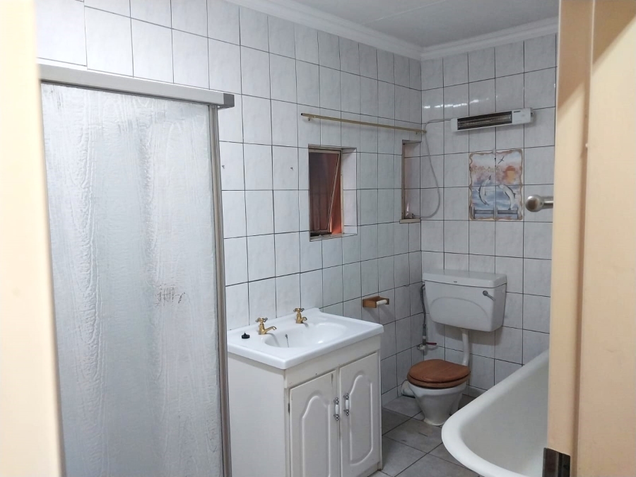 3 Bedroom Property for Sale in Mountain View Gauteng