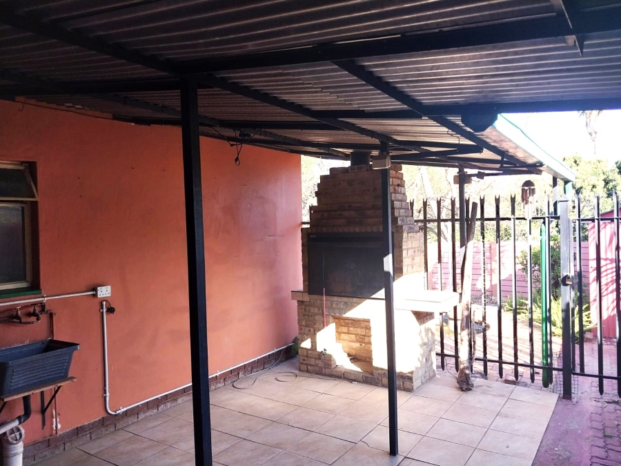 3 Bedroom Property for Sale in Mountain View Gauteng