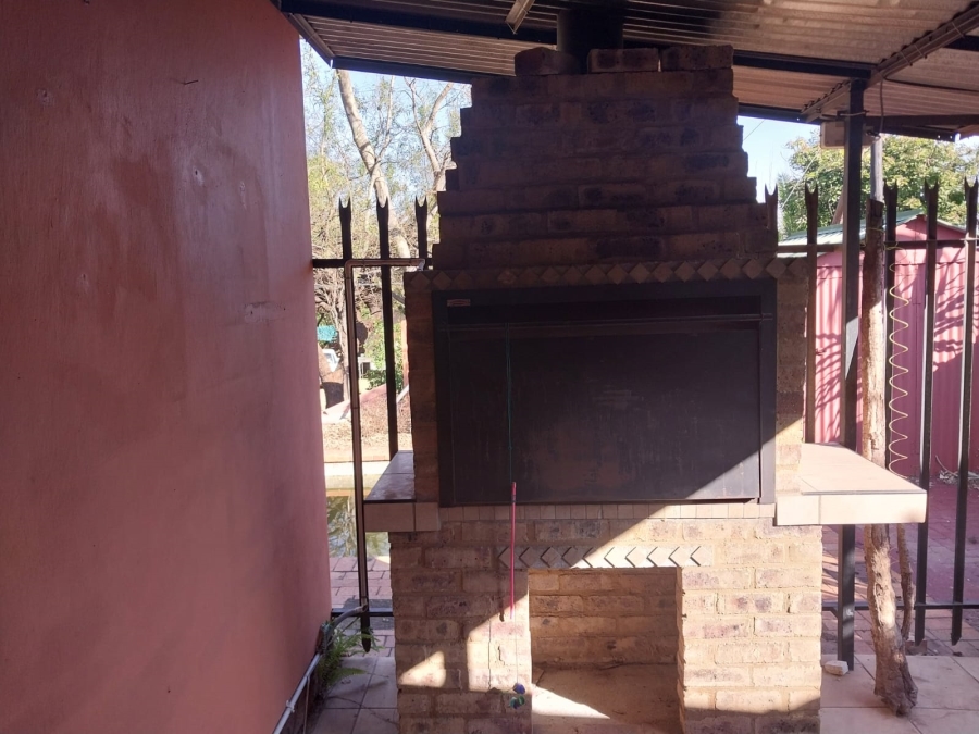 3 Bedroom Property for Sale in Mountain View Gauteng