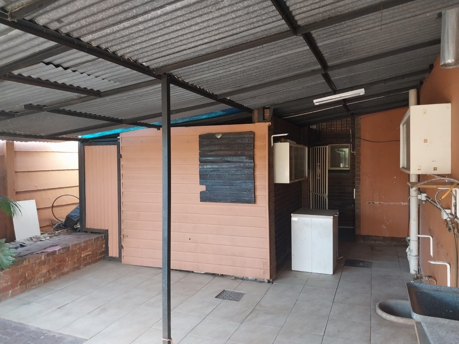 3 Bedroom Property for Sale in Mountain View Gauteng