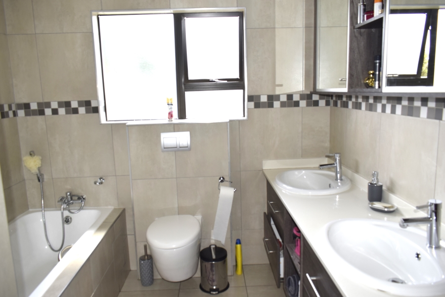 3 Bedroom Property for Sale in Helderwyk Gauteng