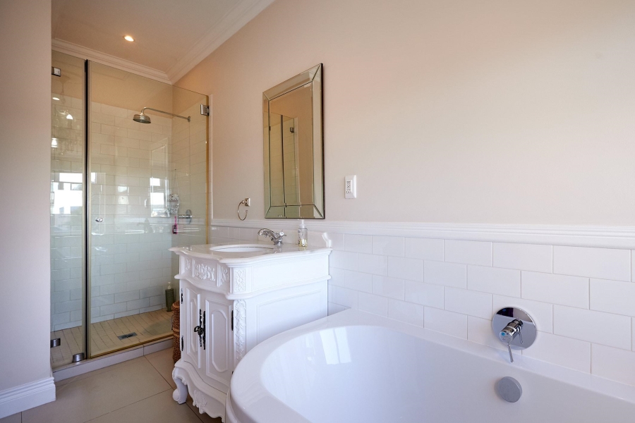 5 Bedroom Property for Sale in Waterfall Country Estate Gauteng