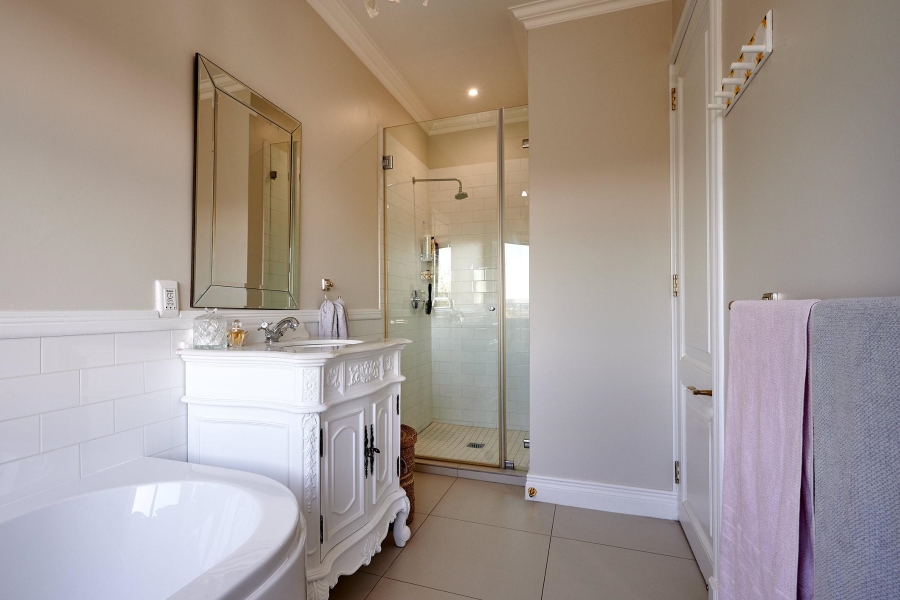 5 Bedroom Property for Sale in Waterfall Country Estate Gauteng