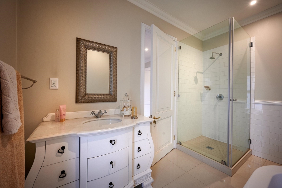 5 Bedroom Property for Sale in Waterfall Country Estate Gauteng