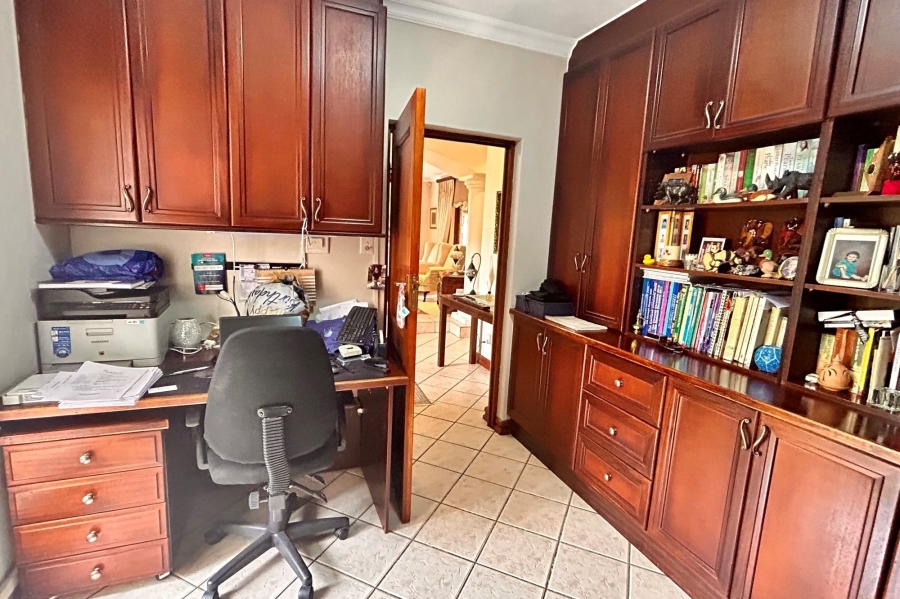 7 Bedroom Property for Sale in Waterkloof Ridge Gauteng
