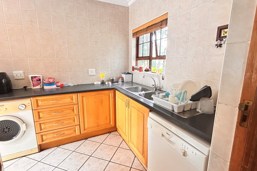 7 Bedroom Property for Sale in Waterkloof Ridge Gauteng